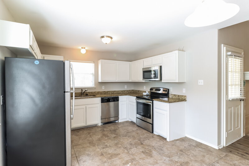 1,975/Mo, 2613 Crix Ln Fort Worth, TX 76140 Kitchen View 2