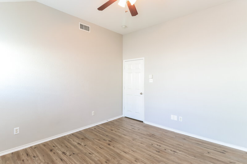 1,975/Mo, 2613 Crix Ln Fort Worth, TX 76140 Main Bedroom View 2