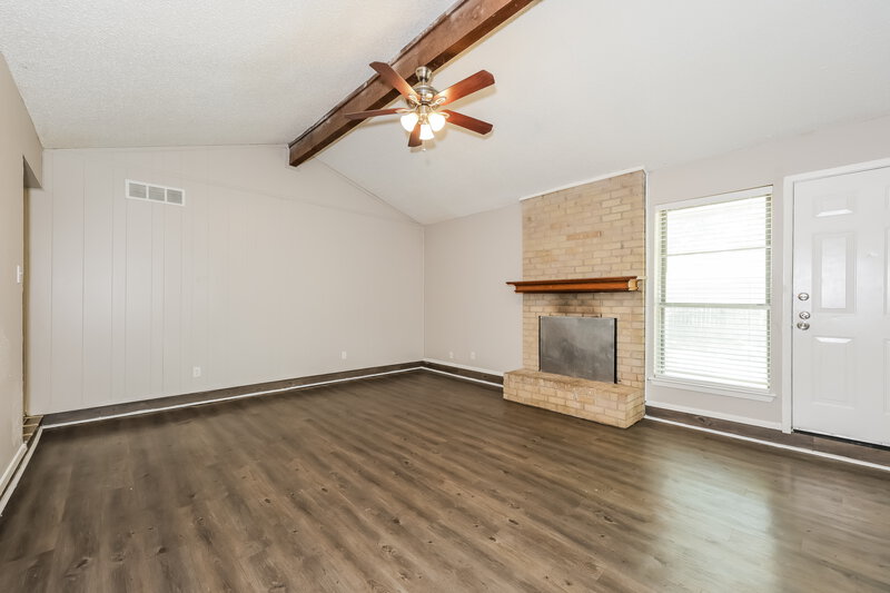 1,900/Mo, 7517 Marlinda Circle Fort Worth, TX 76140 Living Room View 3