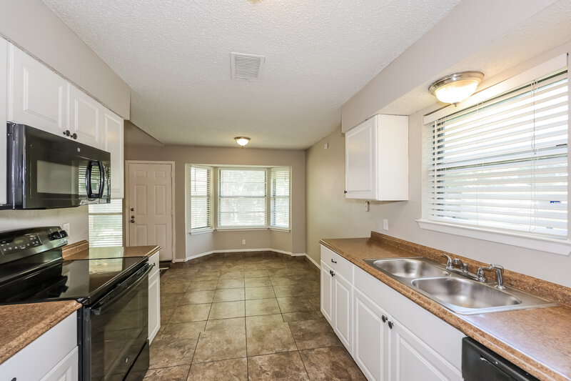 1,900/Mo, 7517 Marlinda Circle Fort Worth, TX 76140 Kitchen View