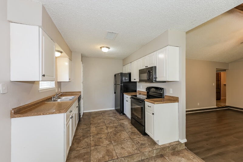 1,900/Mo, 7517 Marlinda Circle Fort Worth, TX 76140 Kitchen View 2
