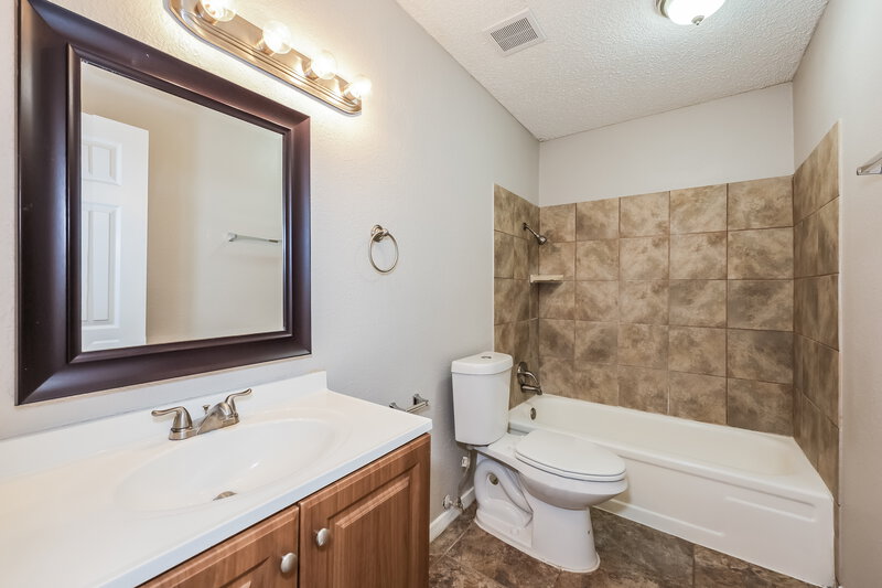 1,900/Mo, 7517 Marlinda Circle Fort Worth, TX 76140 Bathroom View