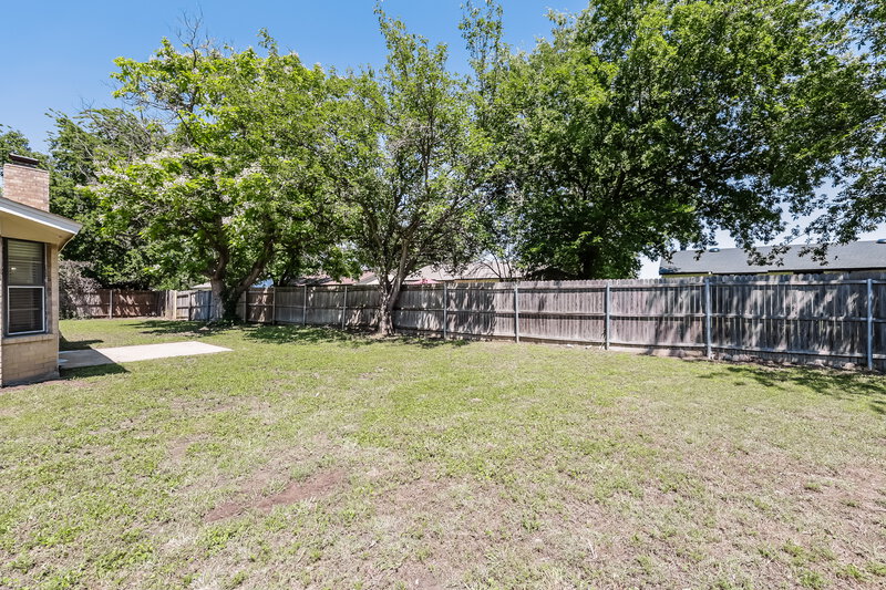 1,900/Mo, 7517 Marlinda Circle Fort Worth, TX 76140 Rear View 2