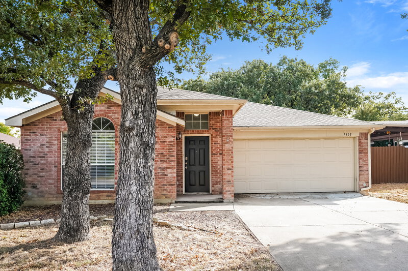 1,880/Mo, 7325 Meadows Dr N Forest Hill, TX 76140 External View