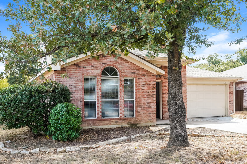 1,880/Mo, 7325 Meadows Dr N Forest Hill, TX 76140 Front View