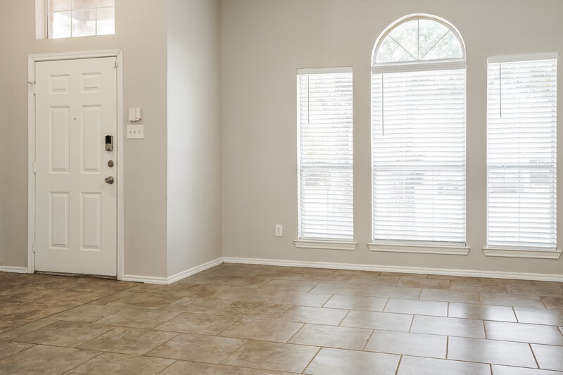 1,880/Mo, 7325 Meadows Dr N Forest Hill, TX 76140 Living Room View 2
