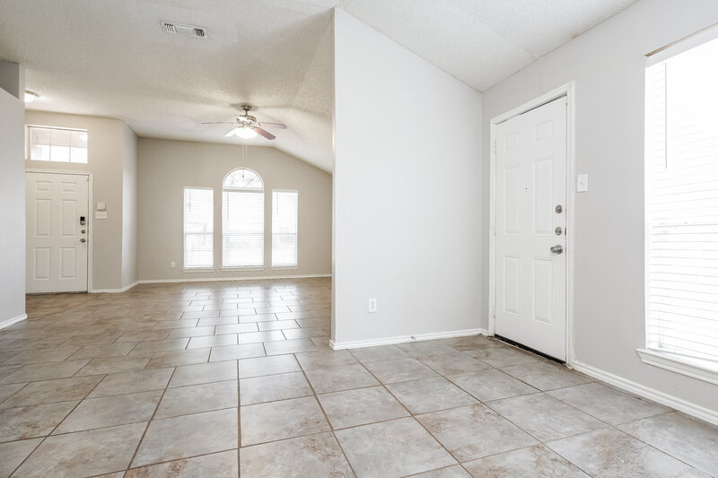 1,880/Mo, 7325 Meadows Dr N Forest Hill, TX 76140 Living Room View 3