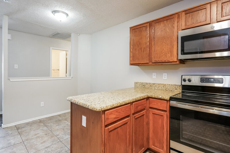 1,880/Mo, 7325 Meadows Dr N Forest Hill, TX 76140 Kitchen View 2