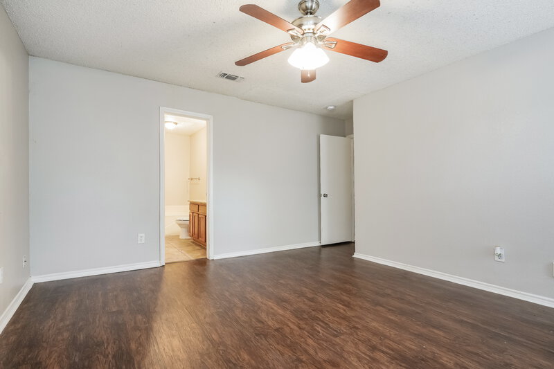 1,880/Mo, 7325 Meadows Dr N Forest Hill, TX 76140 Main Bedroom View 2
