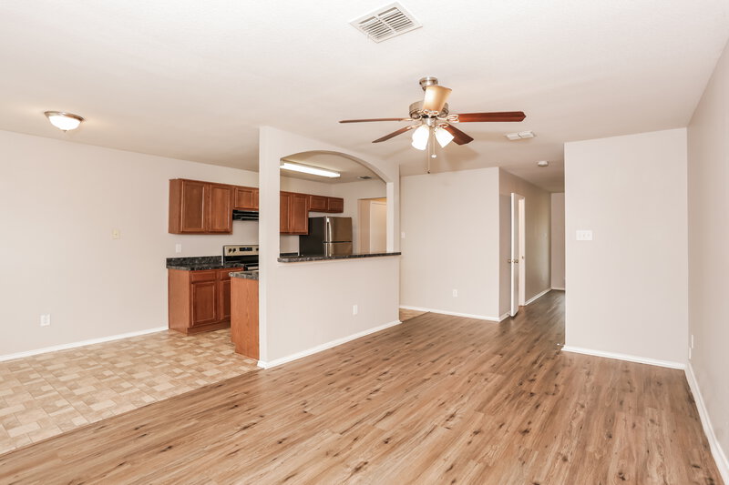 1,895/Mo, 10709 Many Oaks Dr Fort Worth, TX 76140 Living Room View