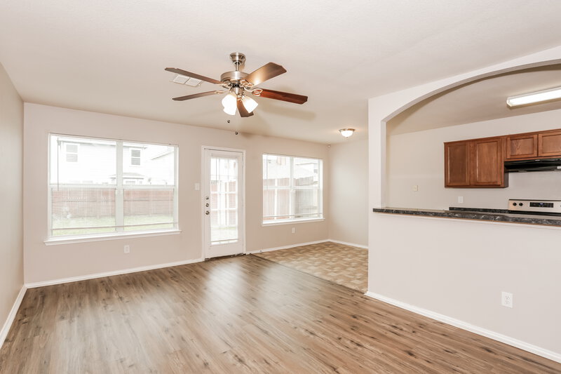 1,895/Mo, 10709 Many Oaks Dr Fort Worth, TX 76140 Living Room View 2