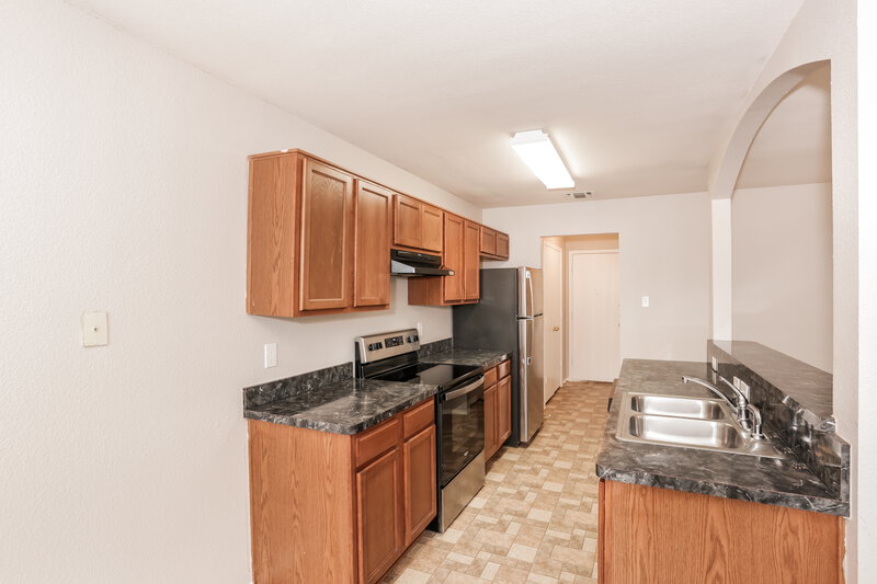 1,895/Mo, 10709 Many Oaks Dr Fort Worth, TX 76140 Kitchen View 2