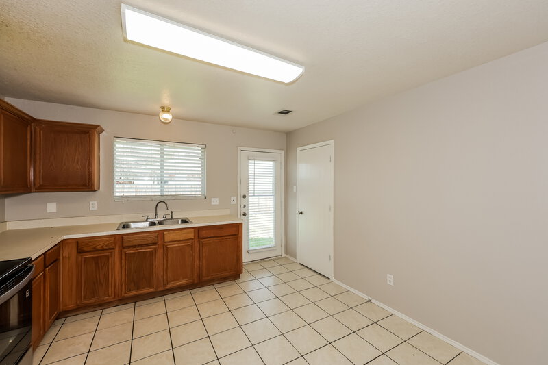 1,915/Mo, 7232 Autumn Glen Dr Forest Hill, TX 76140 Kitchen View