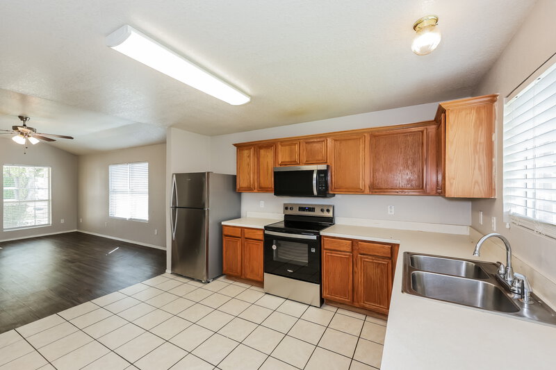 1,915/Mo, 7232 Autumn Glen Dr Forest Hill, TX 76140 Kitchen View 3