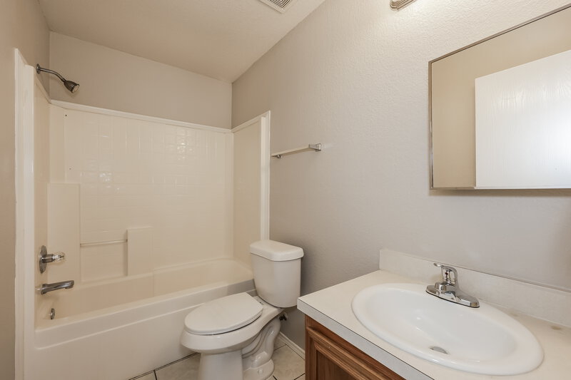 1,915/Mo, 7232 Autumn Glen Dr Forest Hill, TX 76140 Bathroom View