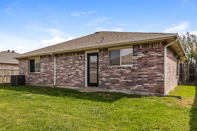 1,915/Mo, 7232 Autumn Glen Dr Forest Hill, TX 76140 Rear View