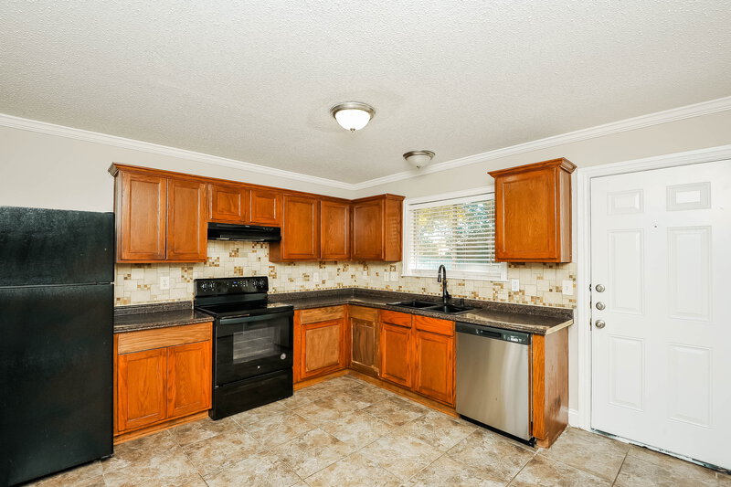 1,805/Mo, 7201 Autumn Run Dr Forest Hill, TX 76140 Kitchen View 2