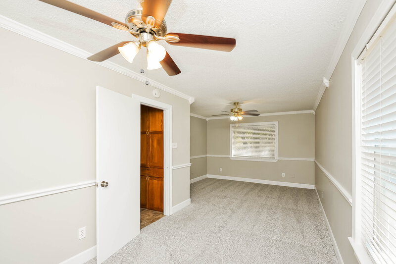 1,805/Mo, 7201 Autumn Run Dr Forest Hill, TX 76140 Main Bedroom View 3