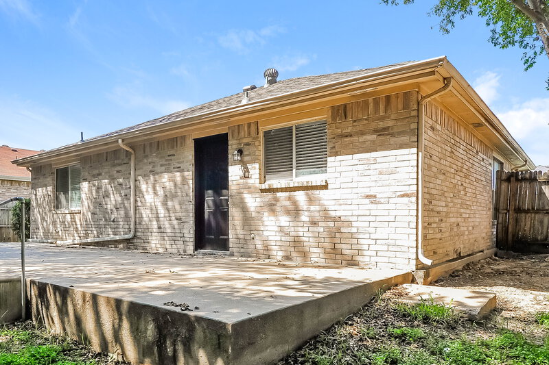 1,805/Mo, 7201 Autumn Run Dr Forest Hill, TX 76140 Rear View