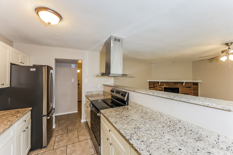 1,875/Mo, 7324 Lea Pl Fort Worth, TX 76140 Kitchen View