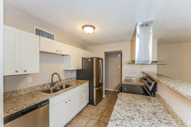1,875/Mo, 7324 Lea Pl Fort Worth, TX 76140 Kitchen View 2