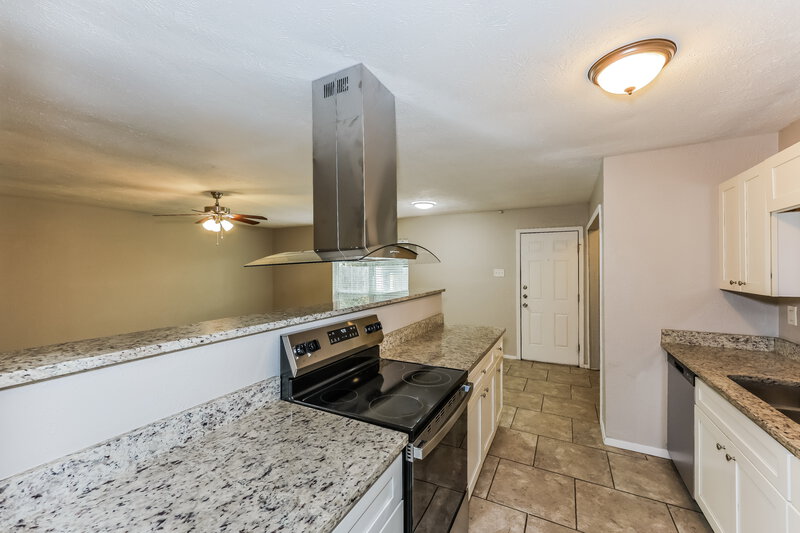 1,875/Mo, 7324 Lea Pl Fort Worth, TX 76140 Kitchen View 3