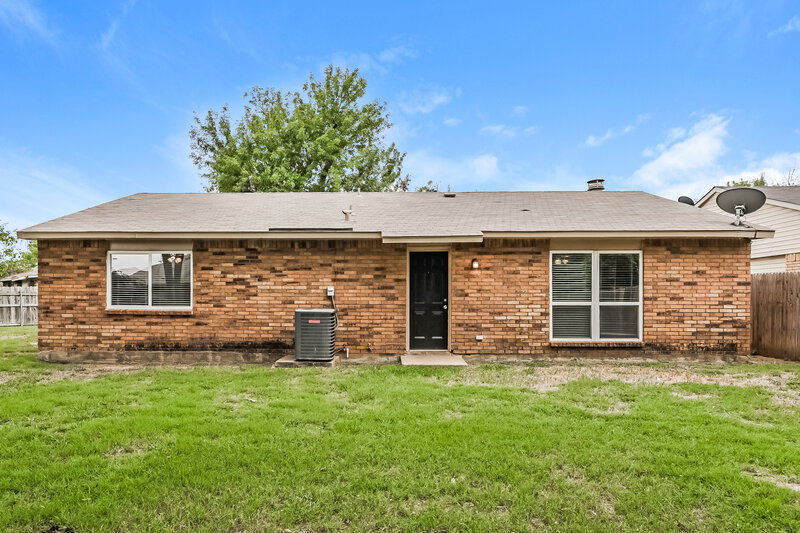 1,875/Mo, 7324 Lea Pl Fort Worth, TX 76140 Rear View 2