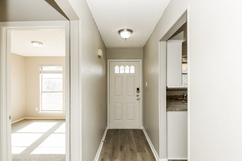 2,035/Mo, 6469 N Park Dr Watauga, TX 76148 Foyer View