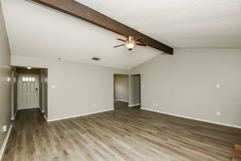 2,035/Mo, 6469 N Park Dr Watauga, TX 76148 Living Room View