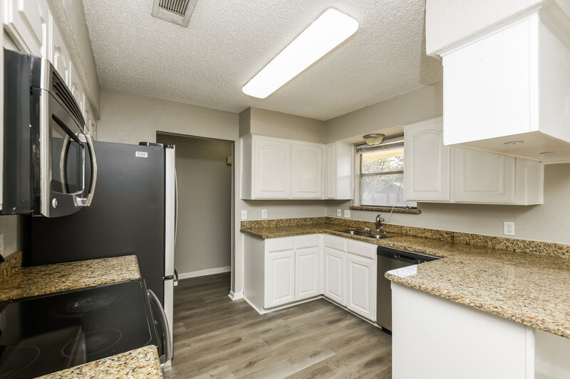 2,035/Mo, 6469 N Park Dr Watauga, TX 76148 Kitchen View