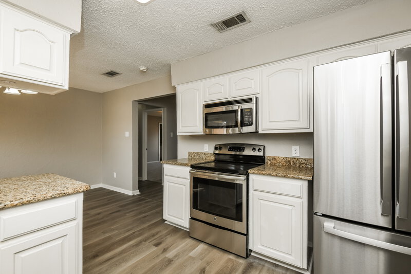 2,035/Mo, 6469 N Park Dr Watauga, TX 76148 Kitchen View 3