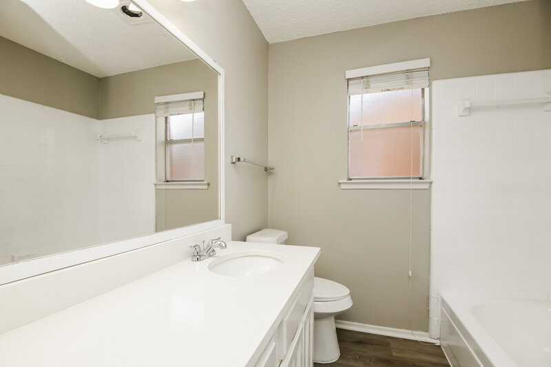 2,035/Mo, 6469 N Park Dr Watauga, TX 76148 Bathroom View