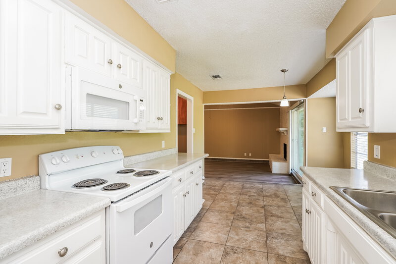 1,850/Mo, 6029 Dustin Dr Watauga, TX 76148 Kitchen View 2