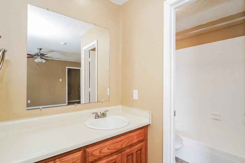 1,850/Mo, 6029 Dustin Dr Watauga, TX 76148 Main Bathroom View