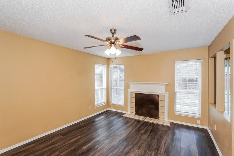 2,440/Mo, 7001 Quail Meadow Dr Watauga, TX 76148 Living Room View