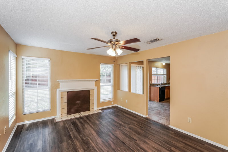2,440/Mo, 7001 Quail Meadow Dr Watauga, TX 76148 Living Room View 2