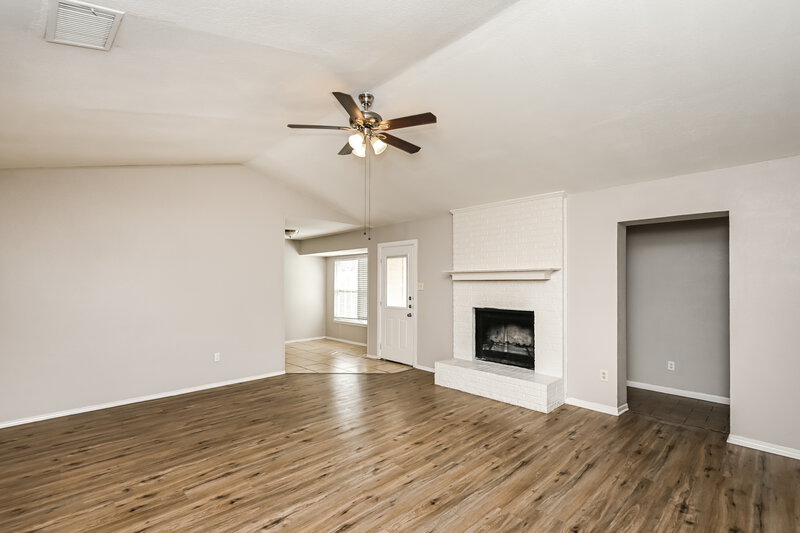 2,165/Mo, 428 Guadalupe Dr Saginaw, TX 76179 Living Room View 2