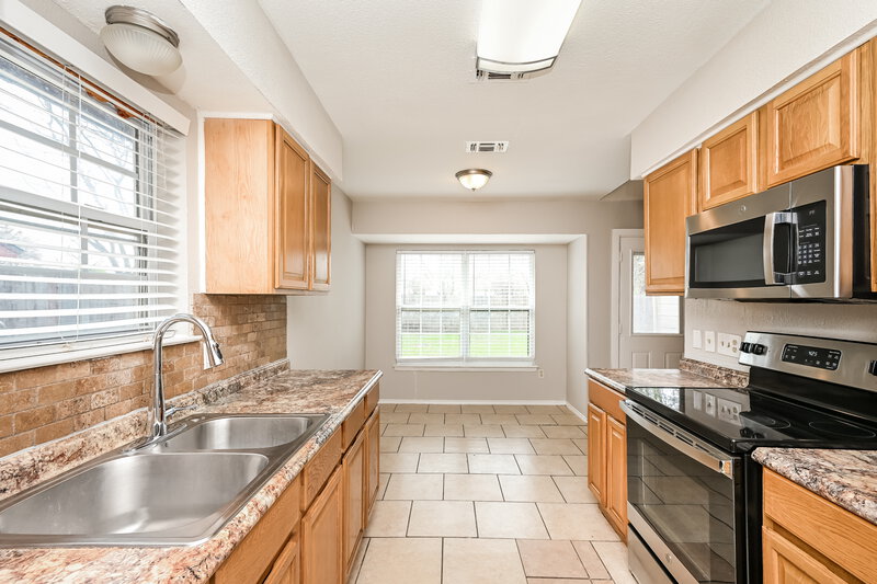 2,165/Mo, 428 Guadalupe Dr Saginaw, TX 76179 Kitchen View