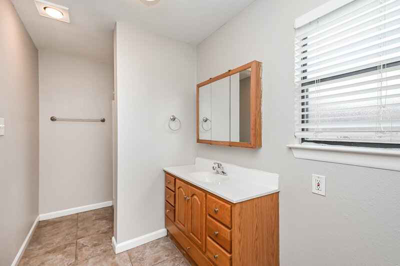 2,165/Mo, 428 Guadalupe Dr Saginaw, TX 76179 Main Bathroom View
