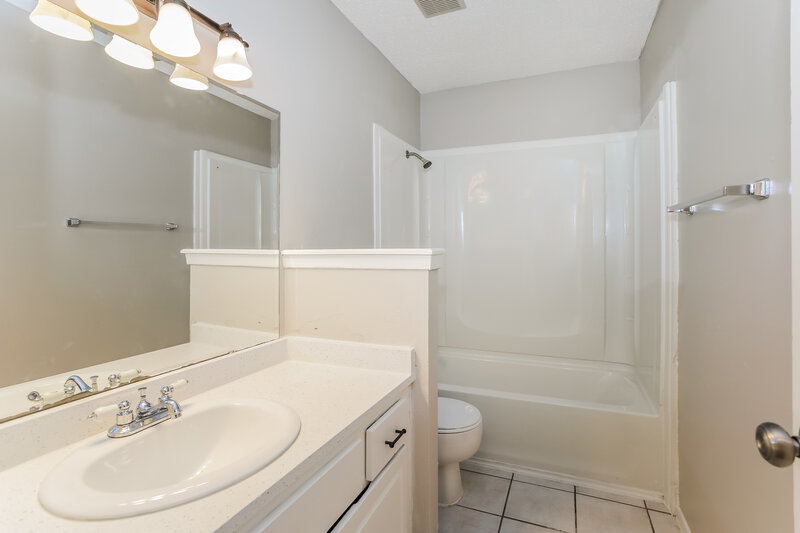1,890/Mo, 605 Stallion Ln Saginaw, TX 76179 Bathroom View