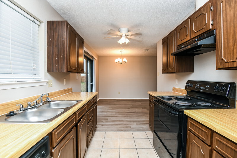 1,970/Mo, 504 Cole Ave Saginaw, TX 76179 Kitchen View 2