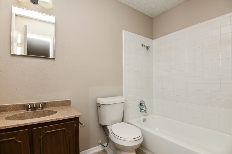 1,970/Mo, 504 Cole Ave Saginaw, TX 76179 Bathroom View