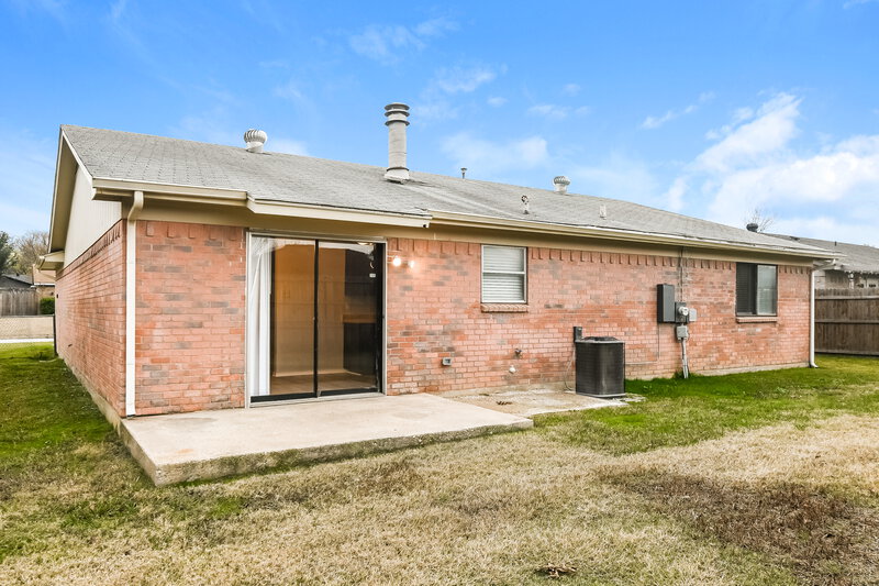 1,970/Mo, 504 Cole Ave Saginaw, TX 76179 Rear View 2