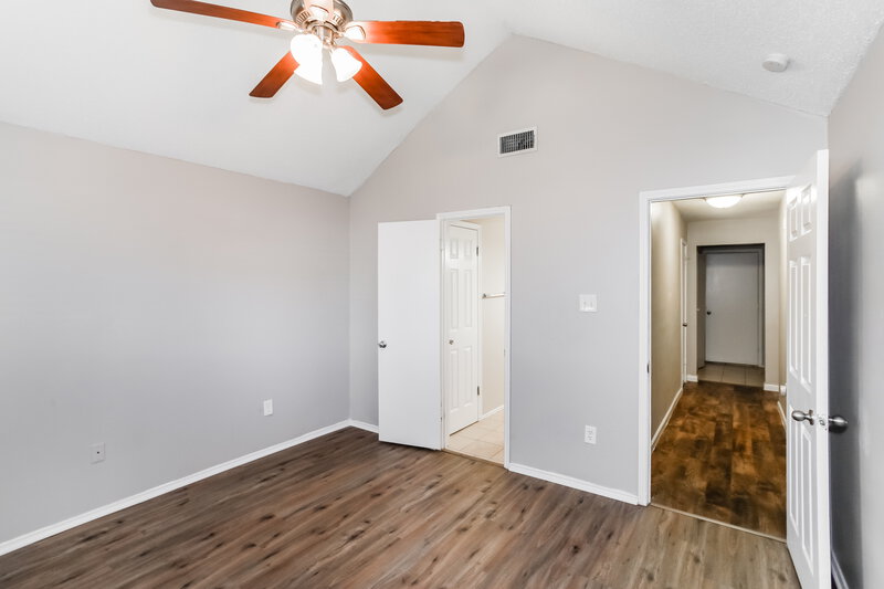 2,040/Mo, 5904 Stone Meadow Ln Fort Worth, TX 76179 Main Bedroom View 2