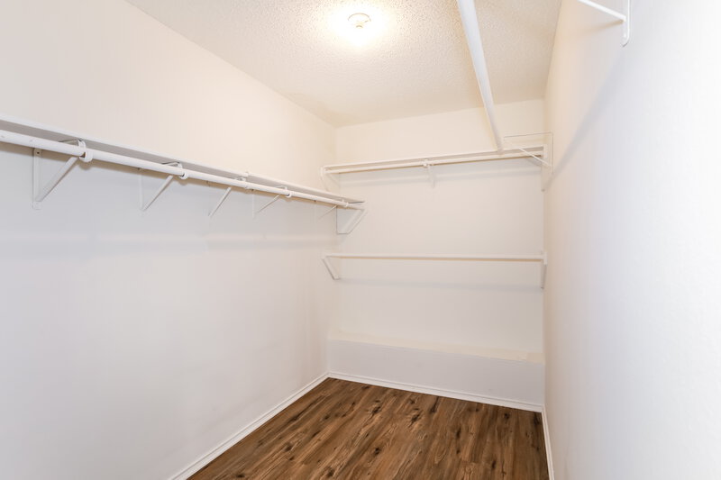 2,040/Mo, 5904 Stone Meadow Ln Fort Worth, TX 76179 Walk In Closet View