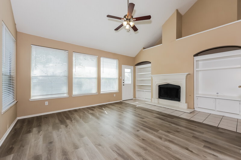 2,495/Mo, 633 Silverbrook Dr Saginaw, TX 76179 Living Room View