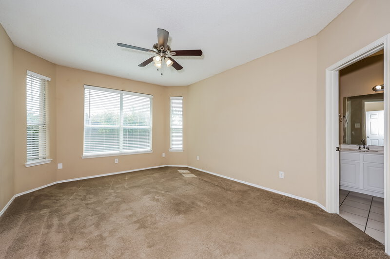 2,495/Mo, 633 Silverbrook Dr Saginaw, TX 76179 Main Bedroom View 2