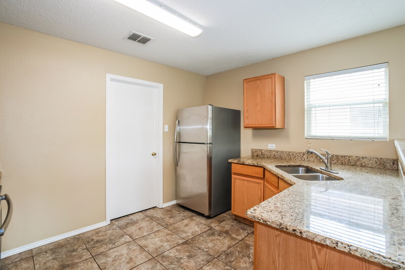 2,330/Mo, 6713 Waterhill Ln Fort Worth, TX 76179 Kitchen View