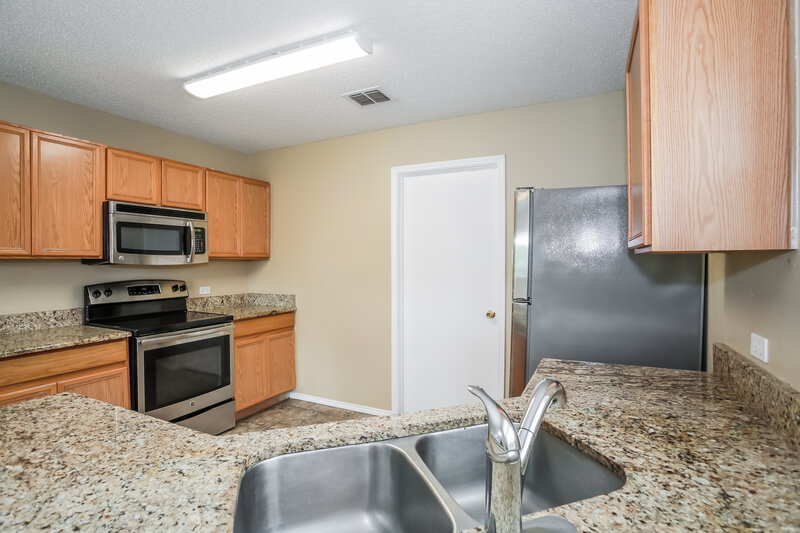 2,330/Mo, 6713 Waterhill Ln Fort Worth, TX 76179 Kitchen View 2