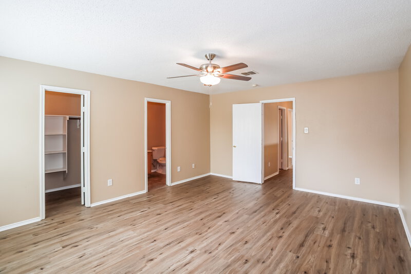 2,330/Mo, 6713 Waterhill Ln Fort Worth, TX 76179 Main Bedroom View 2
